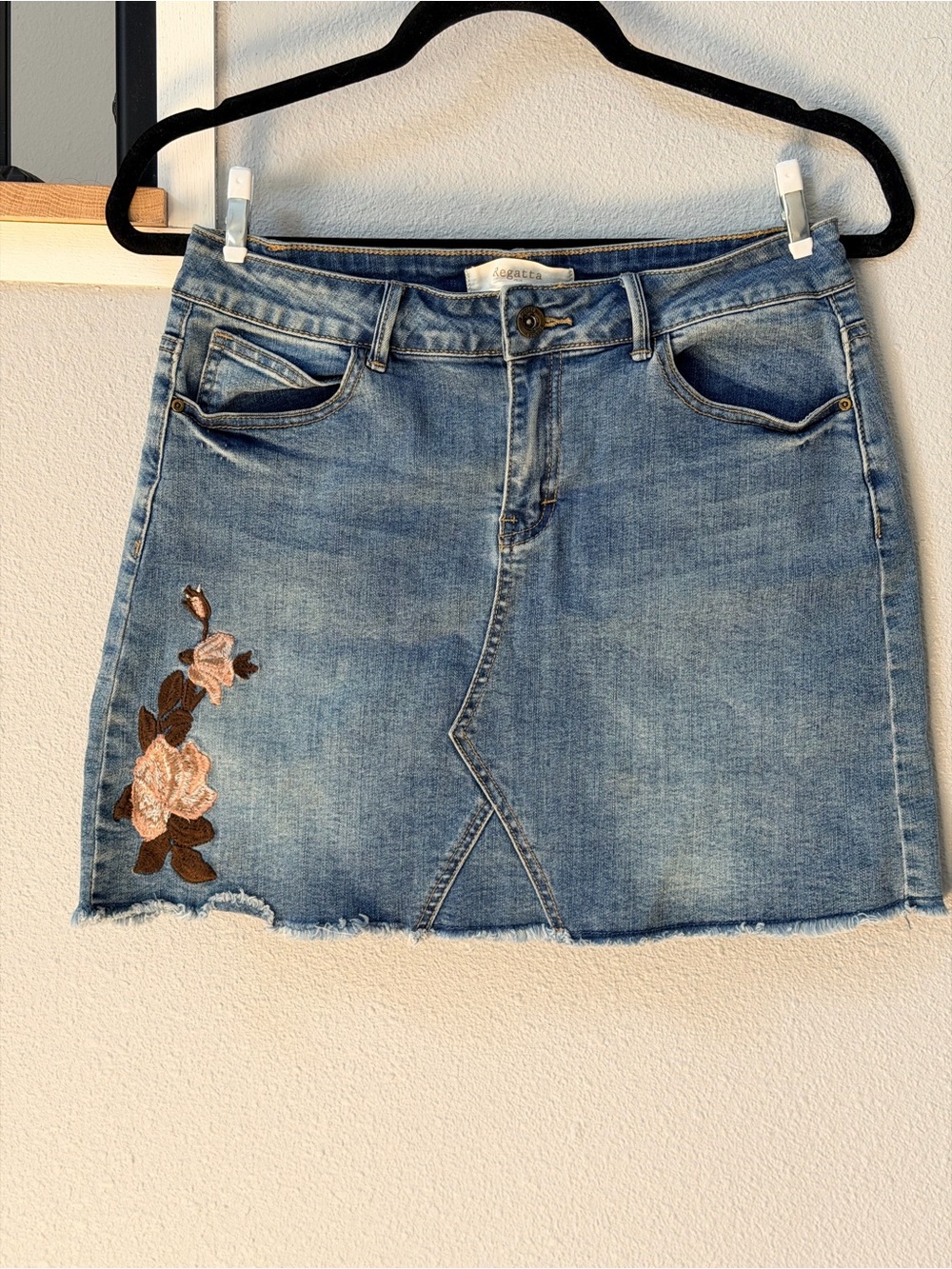 Regatta Woman Floral Embroidered Denim Mini Skirt Blue Frayed Hem Size M